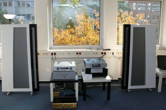 APOGEE ACOUSTICS SCINTILLA Mk IV in High-End Studios