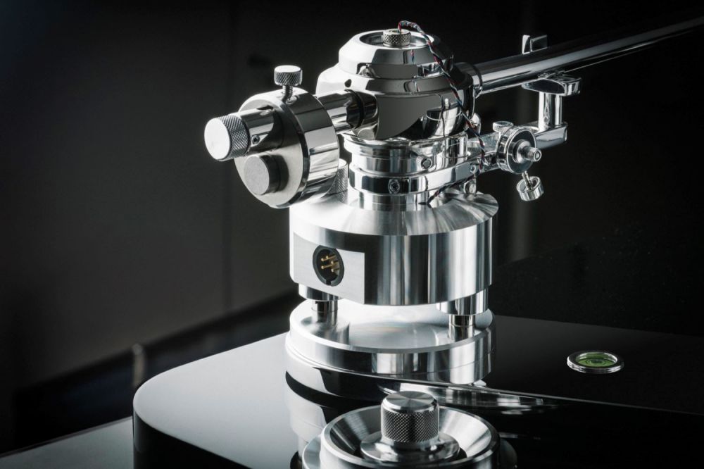 Pro-Ject Signature 12.2 (Tonearm Detail)