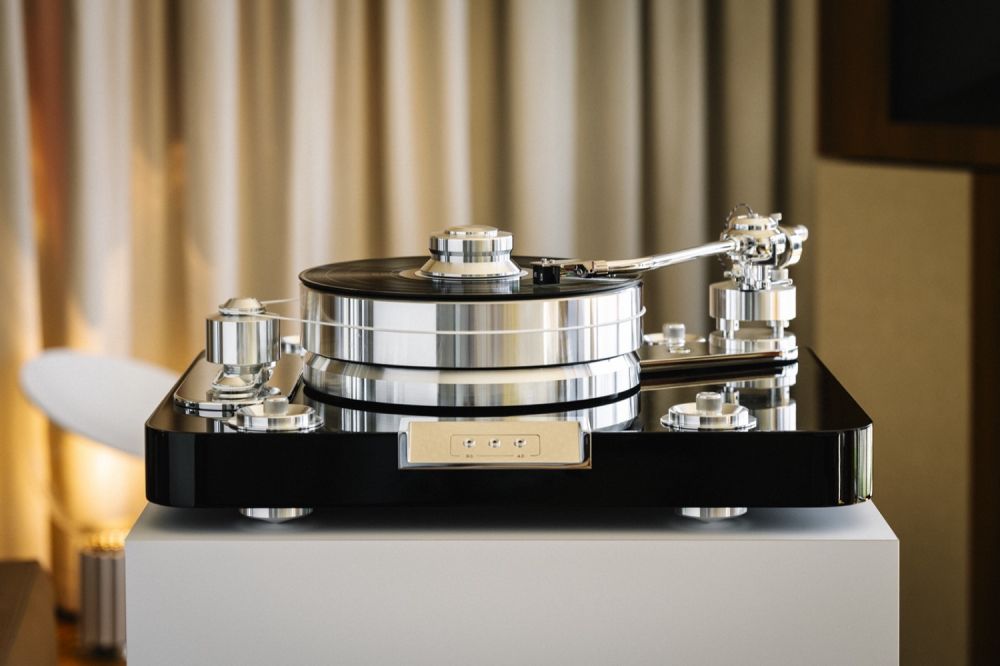 Pro-Ject Signature 12.2 Reference Turntable