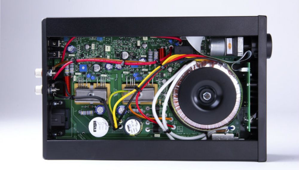 REGA IO Integr. Amplifier (Inside)